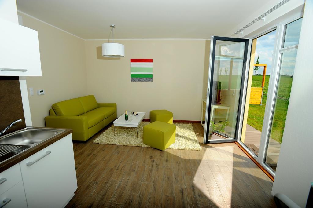 Black Bridge Hotel Apartment Прага Стая снимка